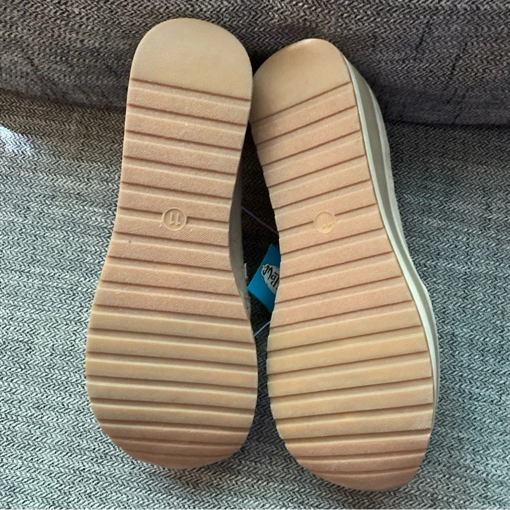 Size 11 Fits like 10-10.5 Mad Love Beige Chain Detail Wedge Loafers